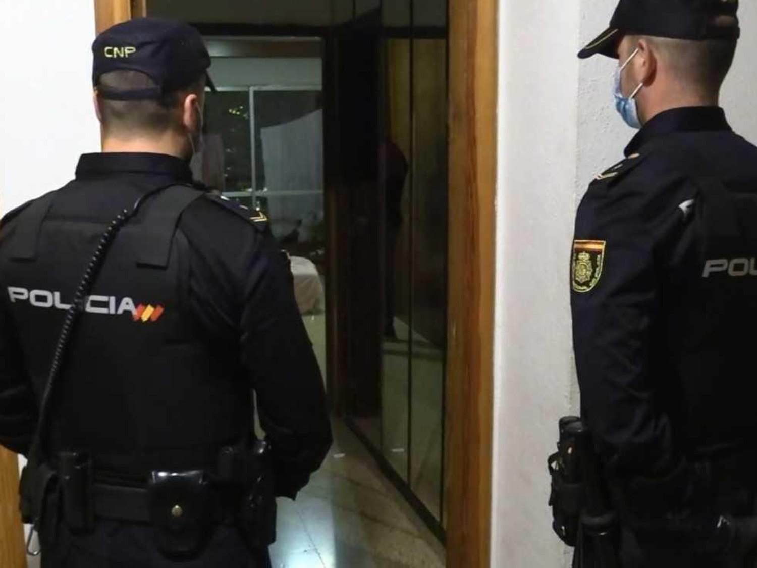¿La Policía puede entrar en tu casa a la fuerza ante una fiesta ilegal?
