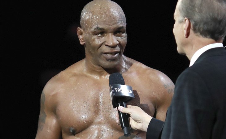 Mike Tyson siendo entrevistado