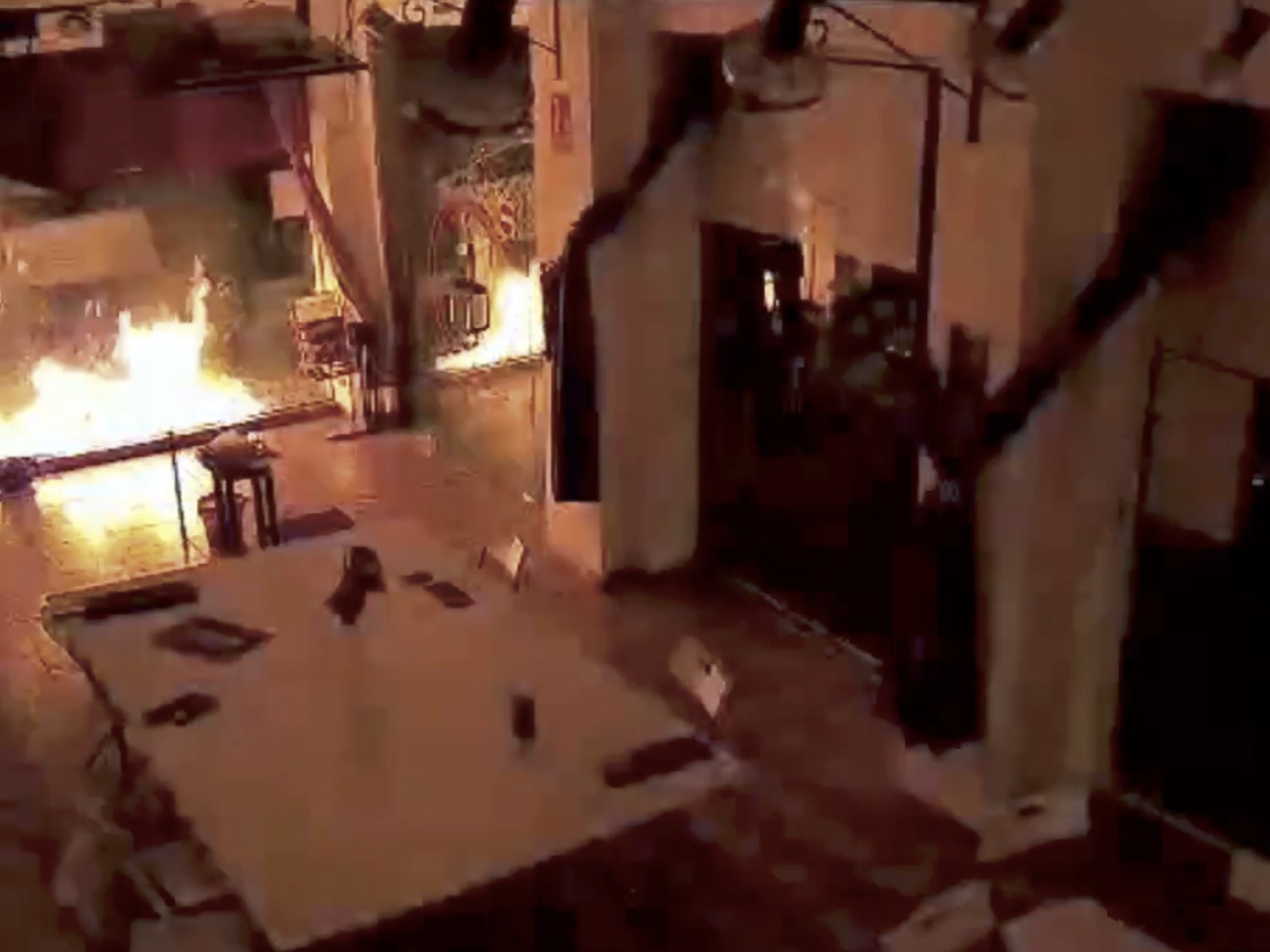Atacan e incendian la sede de Podemos en Cartagena con un cóctel molotov