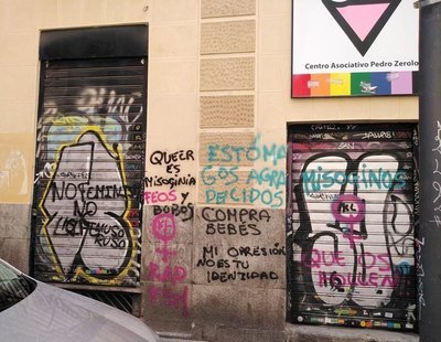 Las tránsfobas TERF vandalizan la asociación LGTBI COGAM con pintadas contra la Ley Trans