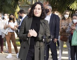 Dos mujeres increpan a Ayuso por el abandono sanitario en su gestión de la pandemia