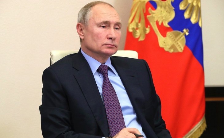 Vladimir Putin prohíbe el matrimonio igualitario en la Constitución