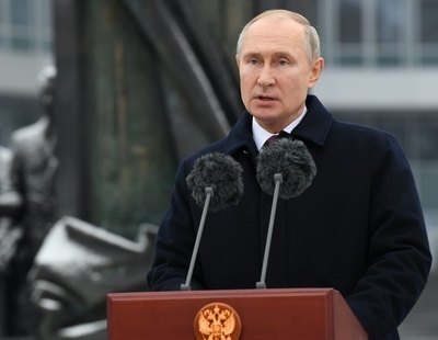 Putin prohíbe el matrimonio igualitario en la Constitución y establece "la fe en Dios" como valor central del país