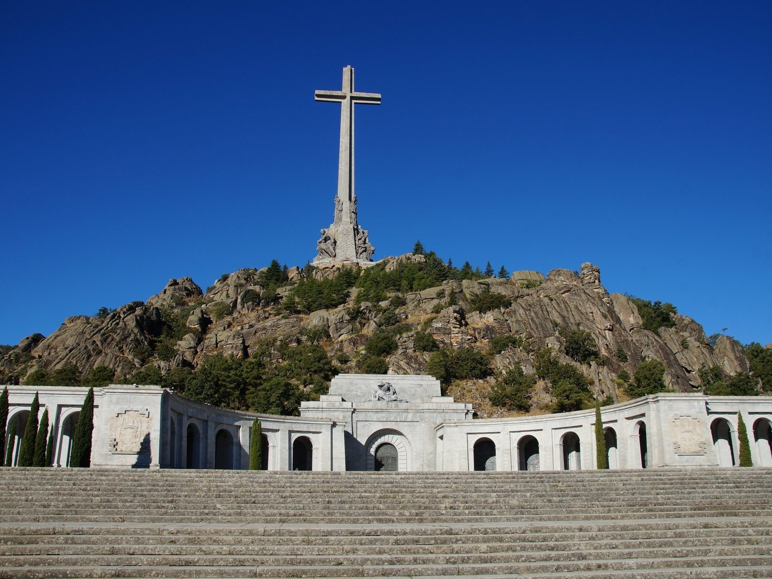 El Gobierno inicia los trámites para exhumar a las víctimas del franquismo del Valle de los Caídos