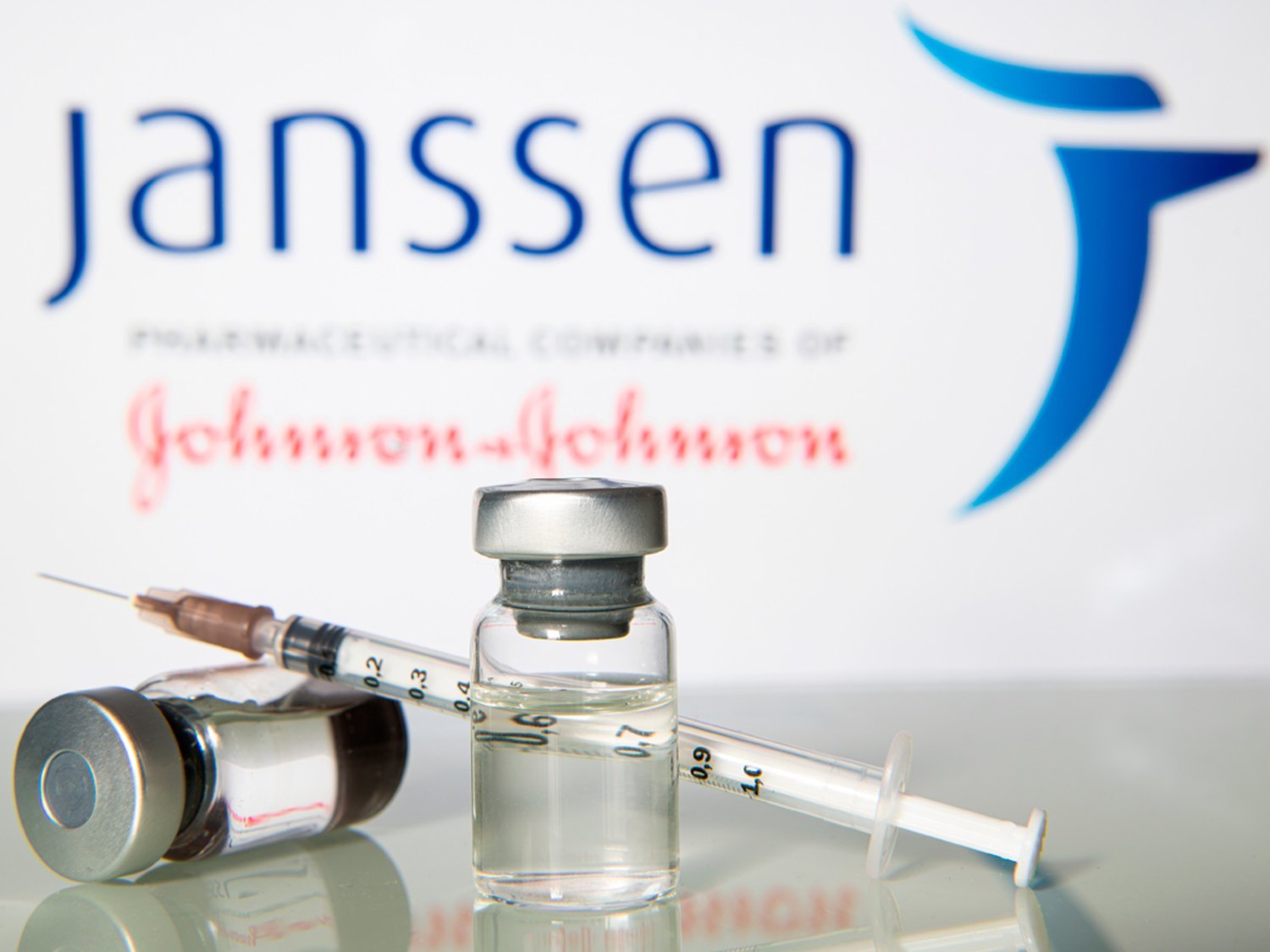 ¿Cómo afecta a España la paralización de la vacuna de Janssen en Europa?