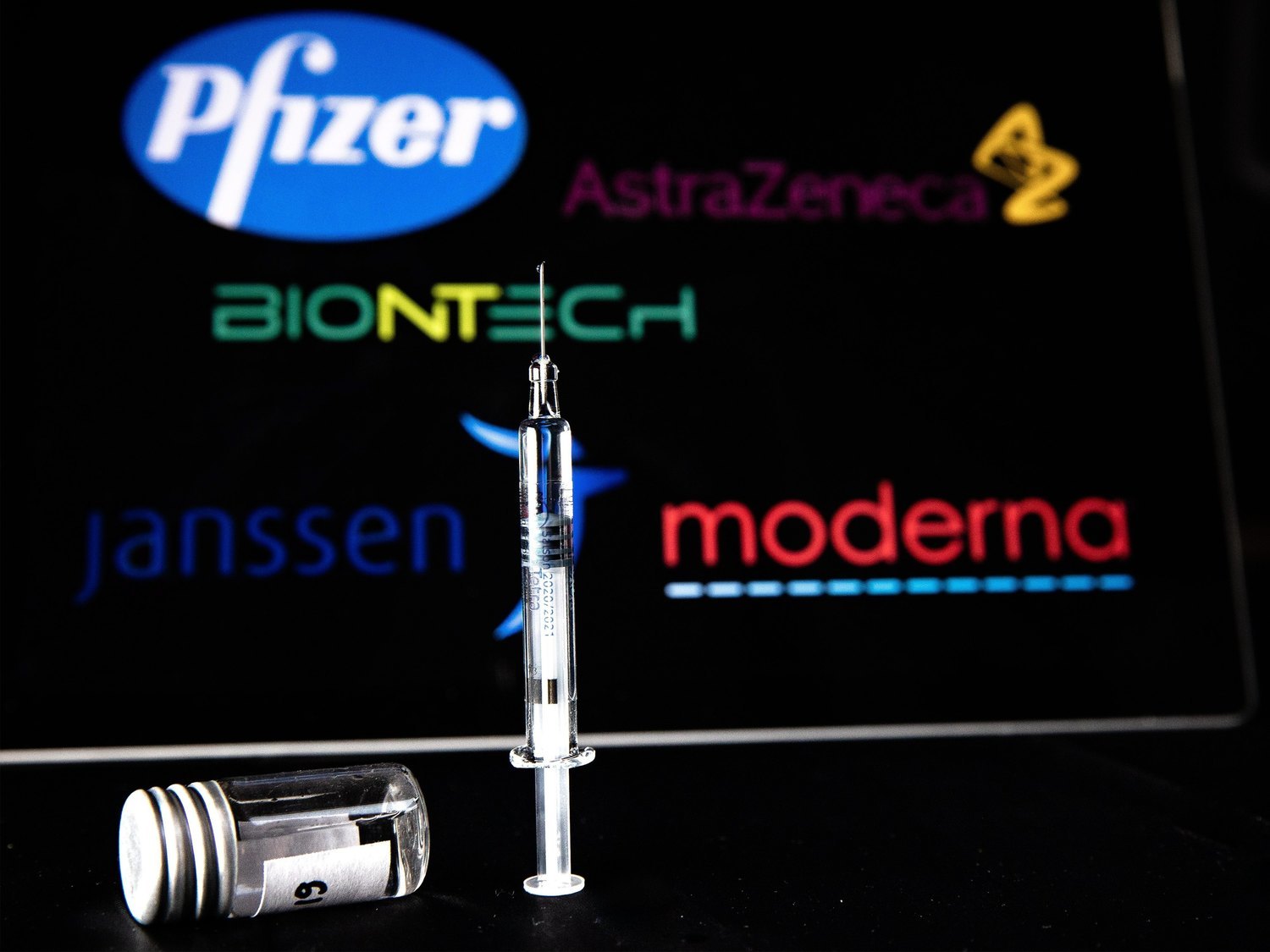 Moderna y Pfizer frente a AstraZeneca y Janssen: Diferencias de las vacunas ARNm y de adenovirus
