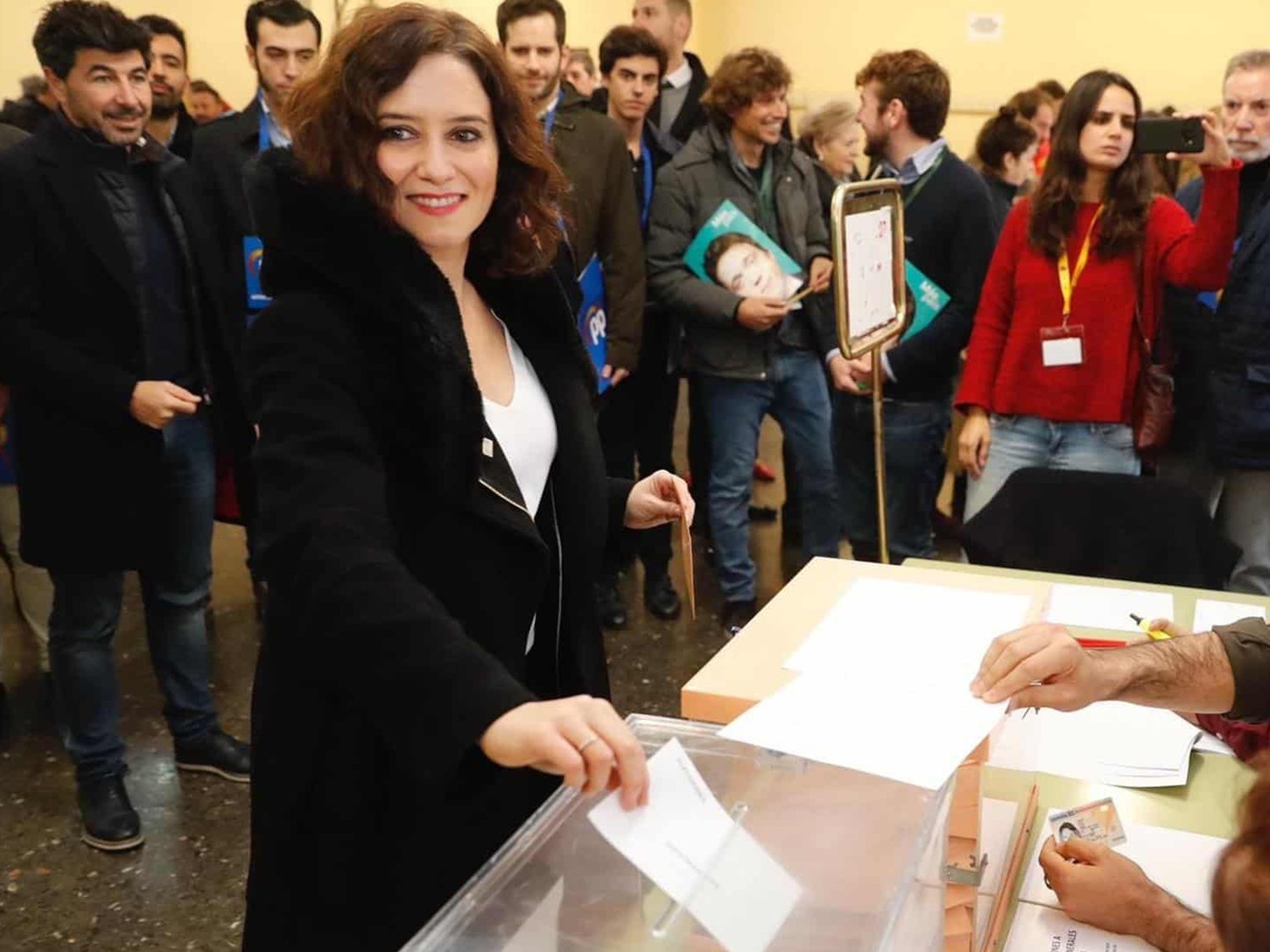 El PP ofrece voluntarios para llevar a ancianos de una residencia privada a votar el 4M