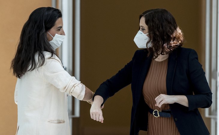 Rocío Monasterio, líder de VOX en la Comunidad de Madrid, junto a Isabel Díaz Ayuso