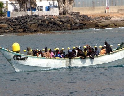 Localizan un cayuco con 17 muertos y tres supervivientes al sur de la isla de El Hierro