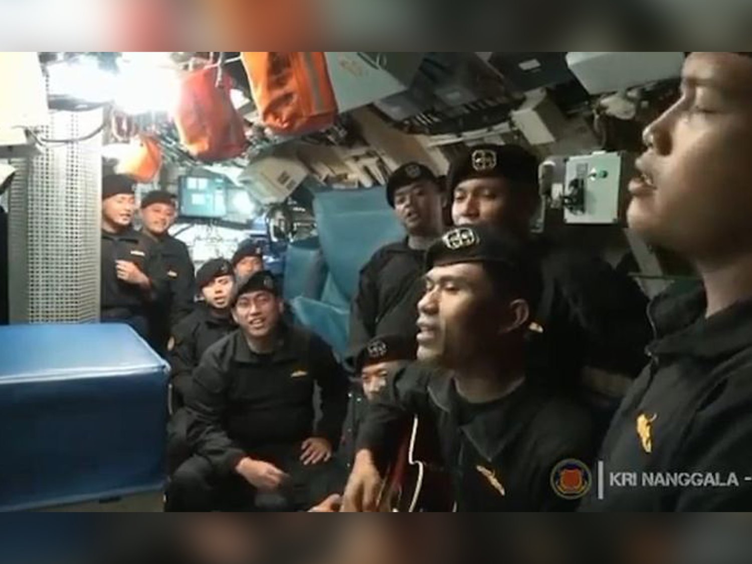 La canción que grabaron los marineros del submarino hundido antes de morir y emociona a Indonesia