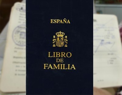 España dice adiós al Libro de Familia después de cien años: ¿y ahora qué?