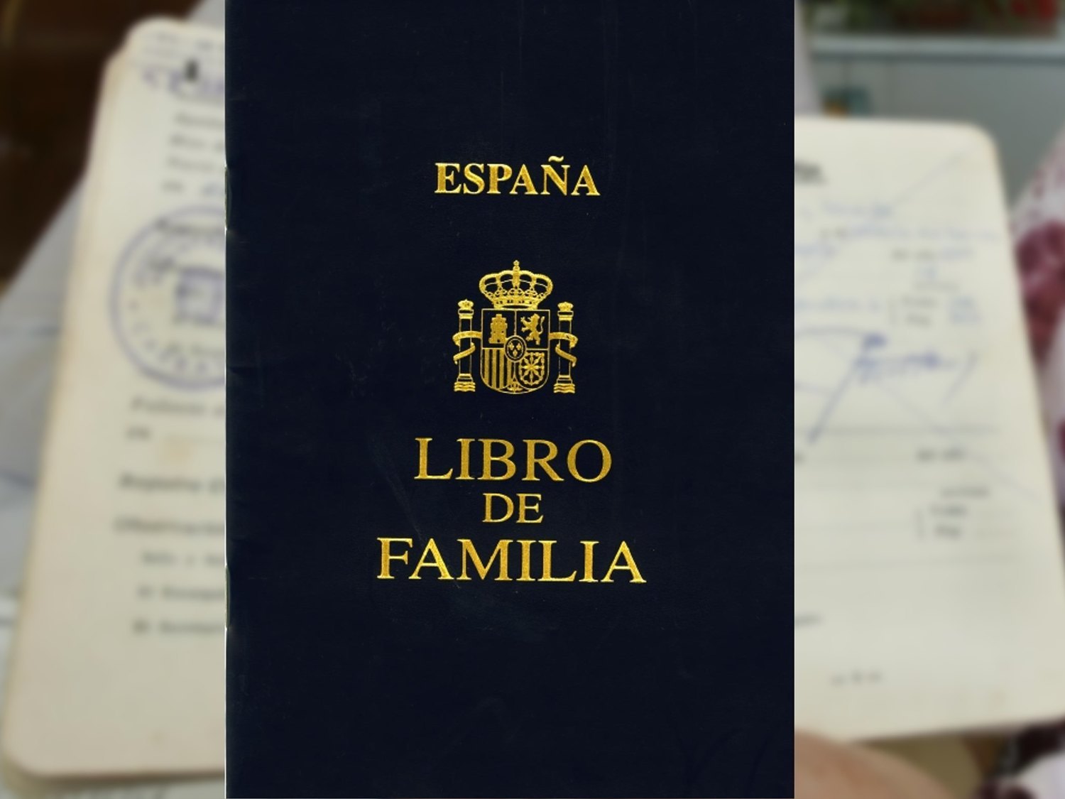 España dice adiós al Libro de Familia después de cien años: ¿y ahora qué?