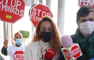¿Qué se esconde detrás del grupo machista que ha acosado a Rocío Carrasco con pancartas de "Stop Feminazis"?