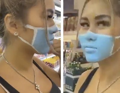 Indonesia deportará a dos influencers por pasearse con una "mascarilla" pintada en la cara