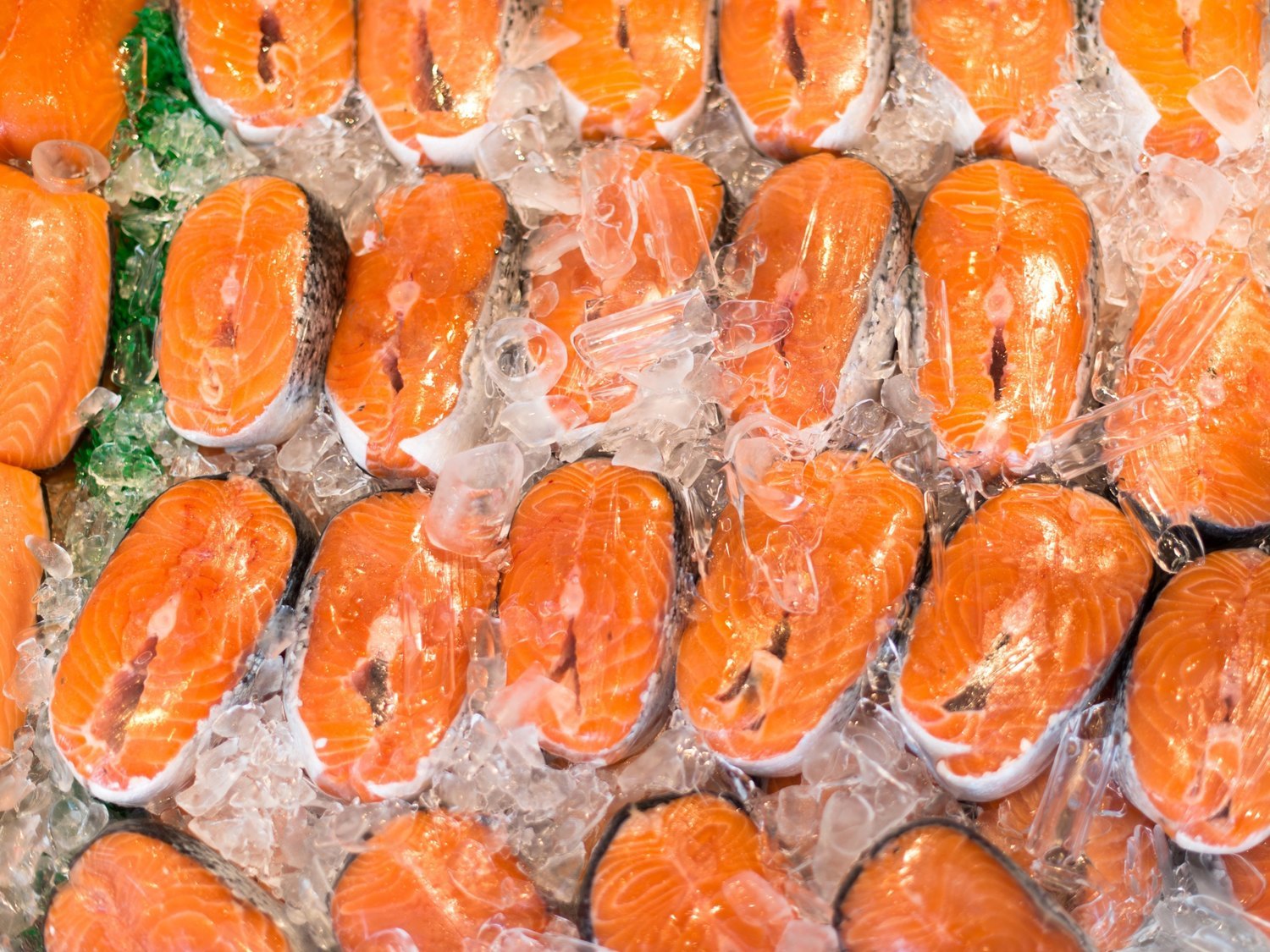 Alerta alimentaria: retiran este popular pescado de los supermercados y piden no consumirlo