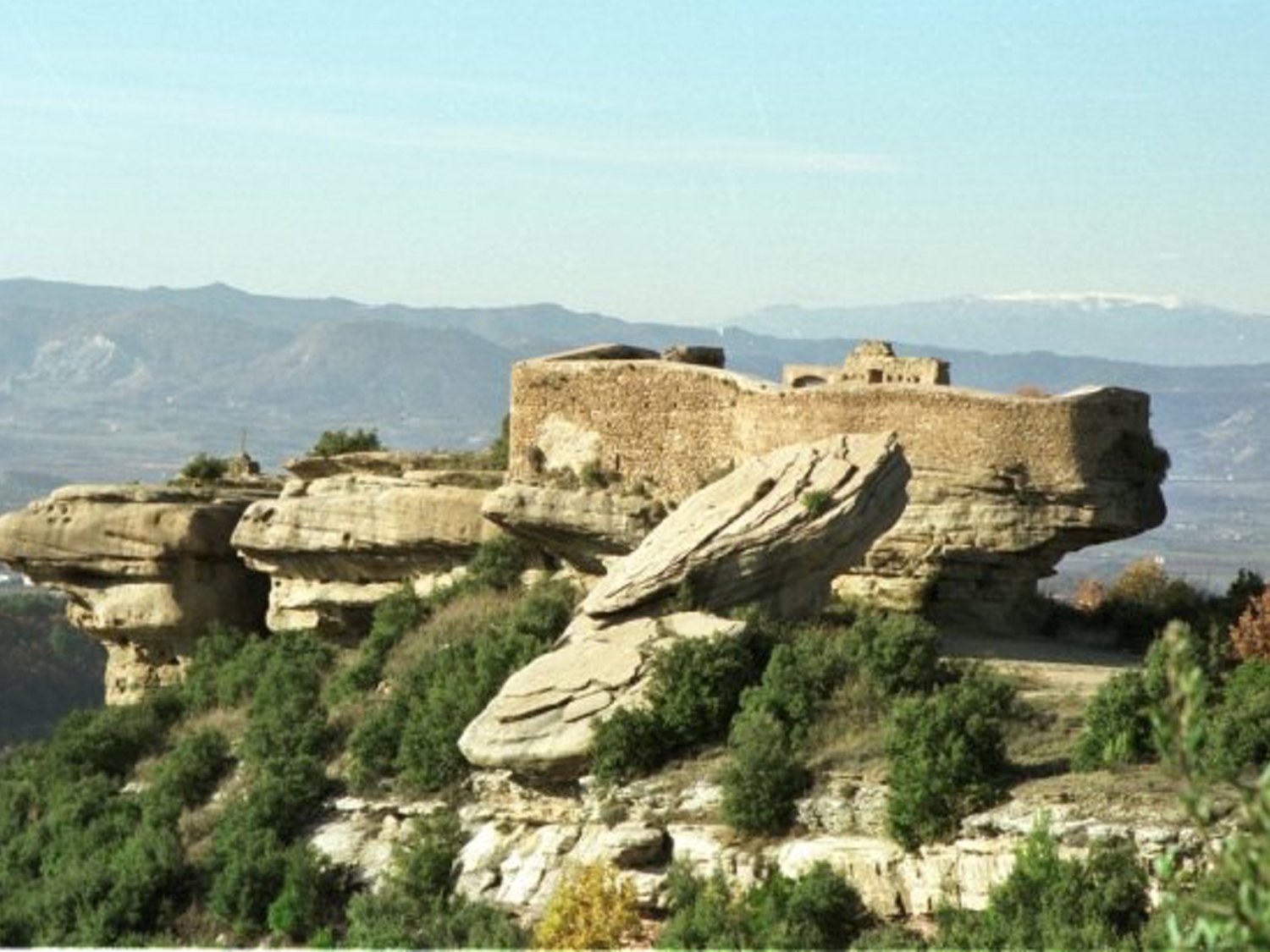 Muere en Barcelona tras caerse de un castillo mientras intentaba hacer una fotografía