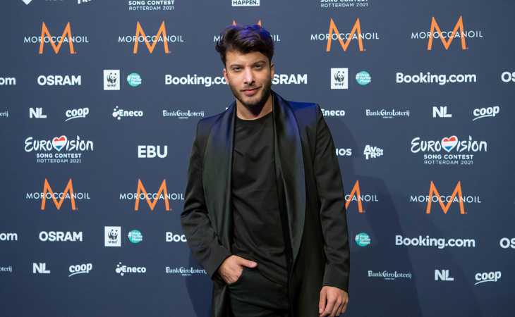 Blas Cantó posa para los medios tras su primera rueda de prensa en Eurovisión 2021. Créditos: Raúl Tejedor (RTVE)