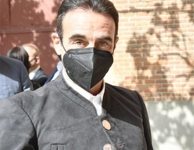 Críticas a Enrique Ponce tras torear con una chaqueta con botones de la cara de Franco