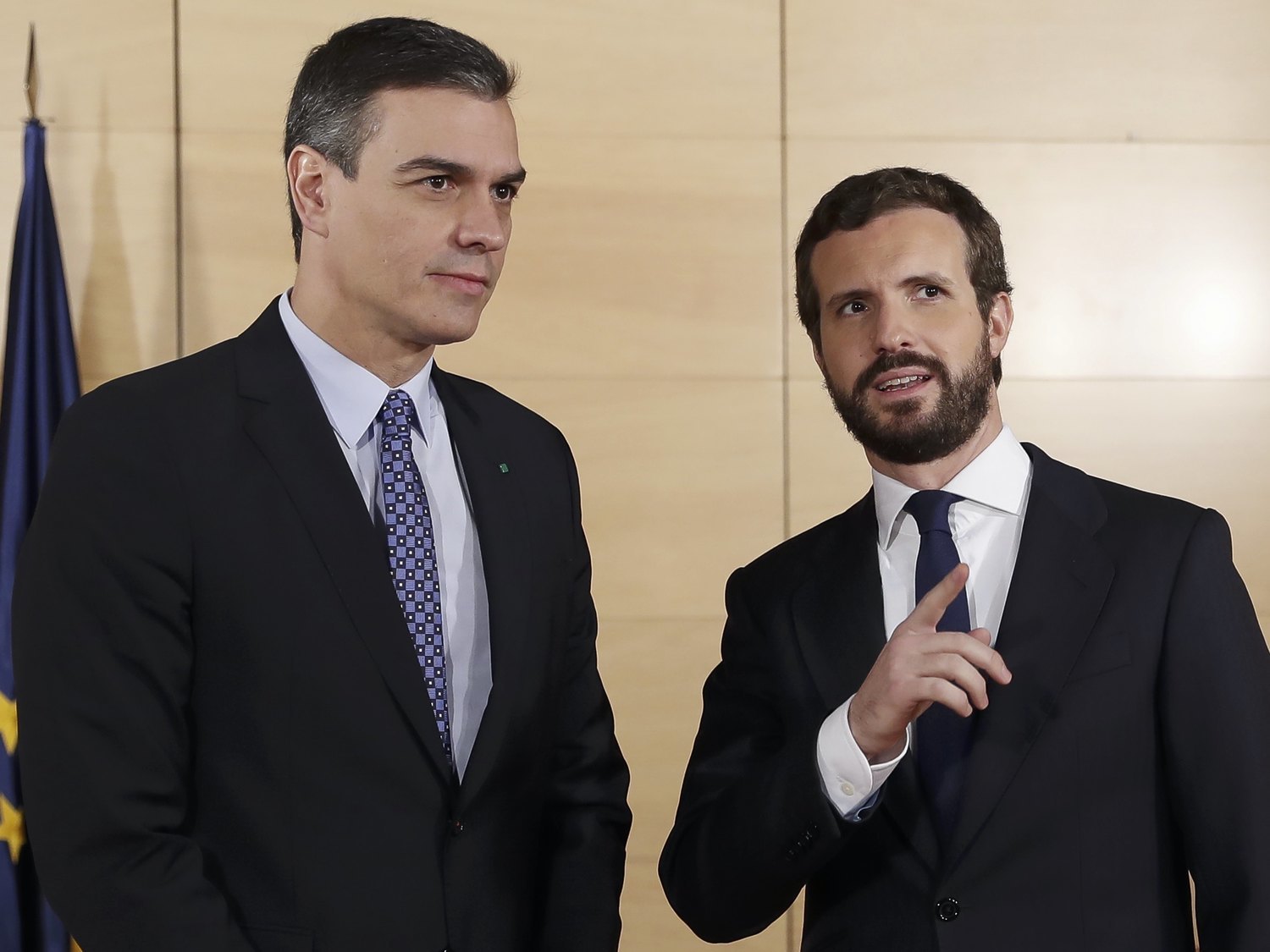 ¿Cambio de ciclo? Casado supera en votos y popularidad a Sánchez en una encuesta