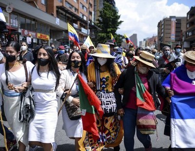 Caos en Colombia: civiles disparan contra la resistencia indígena con ayuda de la policía