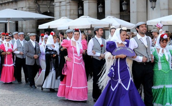 Chulapos y chulapas madrileños