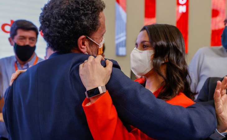 Edmundo del Bal e Inés Arrimadas, en la sede de Ciudadanos tras quedarse fuera de la Asamblea de Madrid