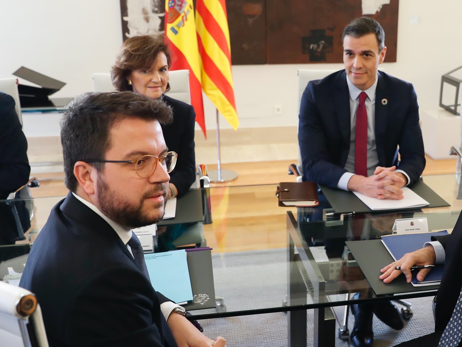El plan del Gobierno para la mesa de diálogo: un referéndum para un nuevo Estatuto en Cataluña