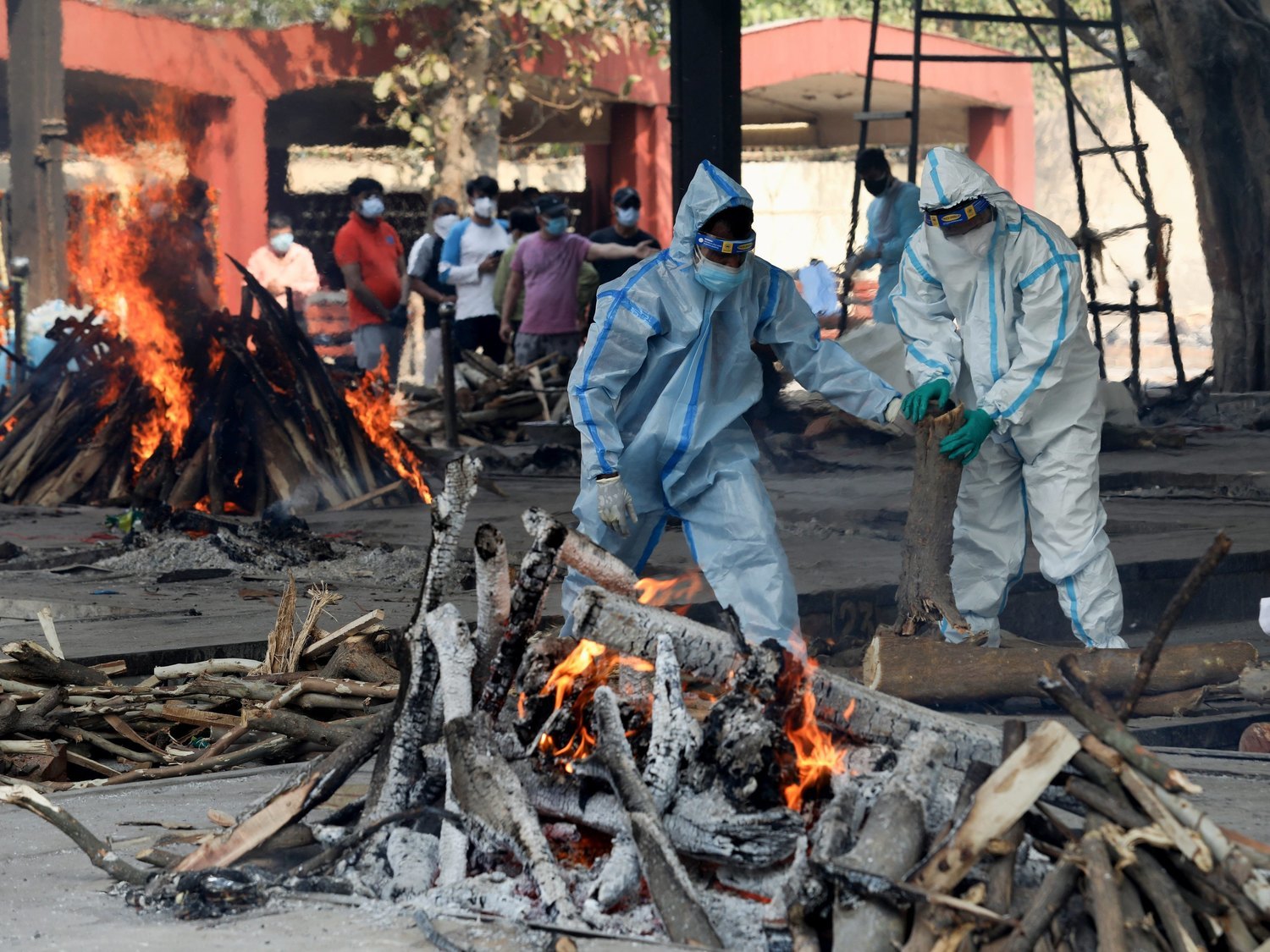 Una mujer 'muere' de Covid en la India y se despierta mientras intentaban incinerarla