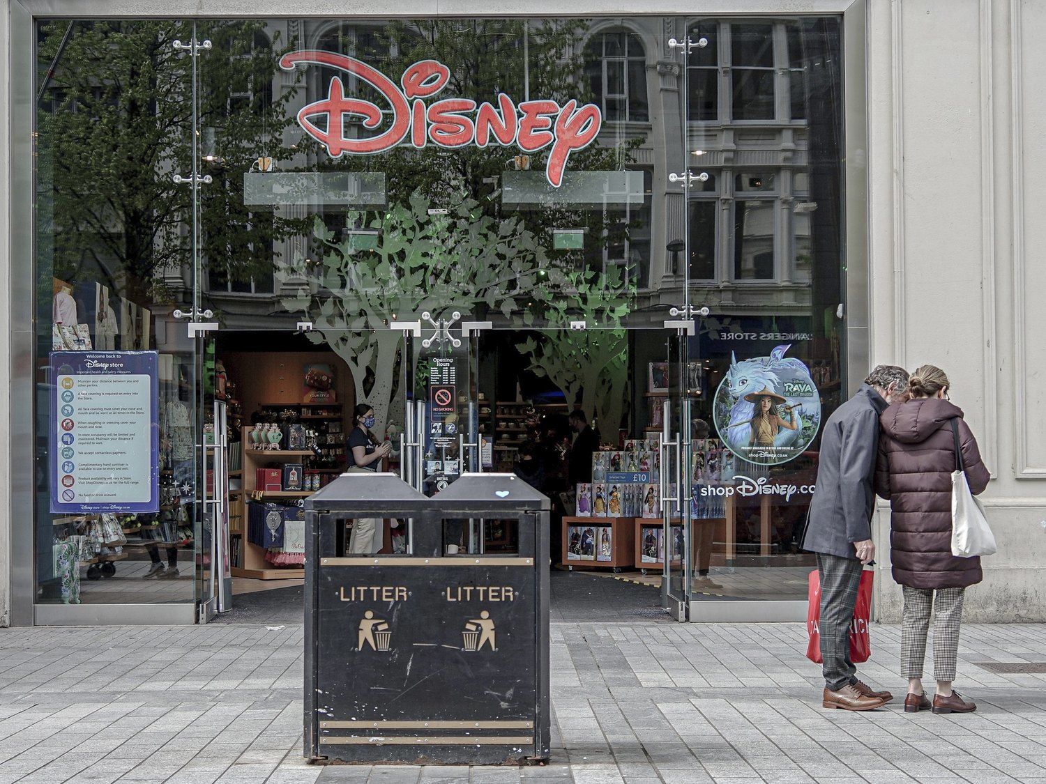 Las tiendas de Disney empiezan a cerrar en España: Micky Mouse apuesta por la venta online