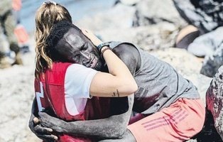 El emotivo reencuentro entre Luna y Abdou, los protagonistas del abrazo en Ceuta