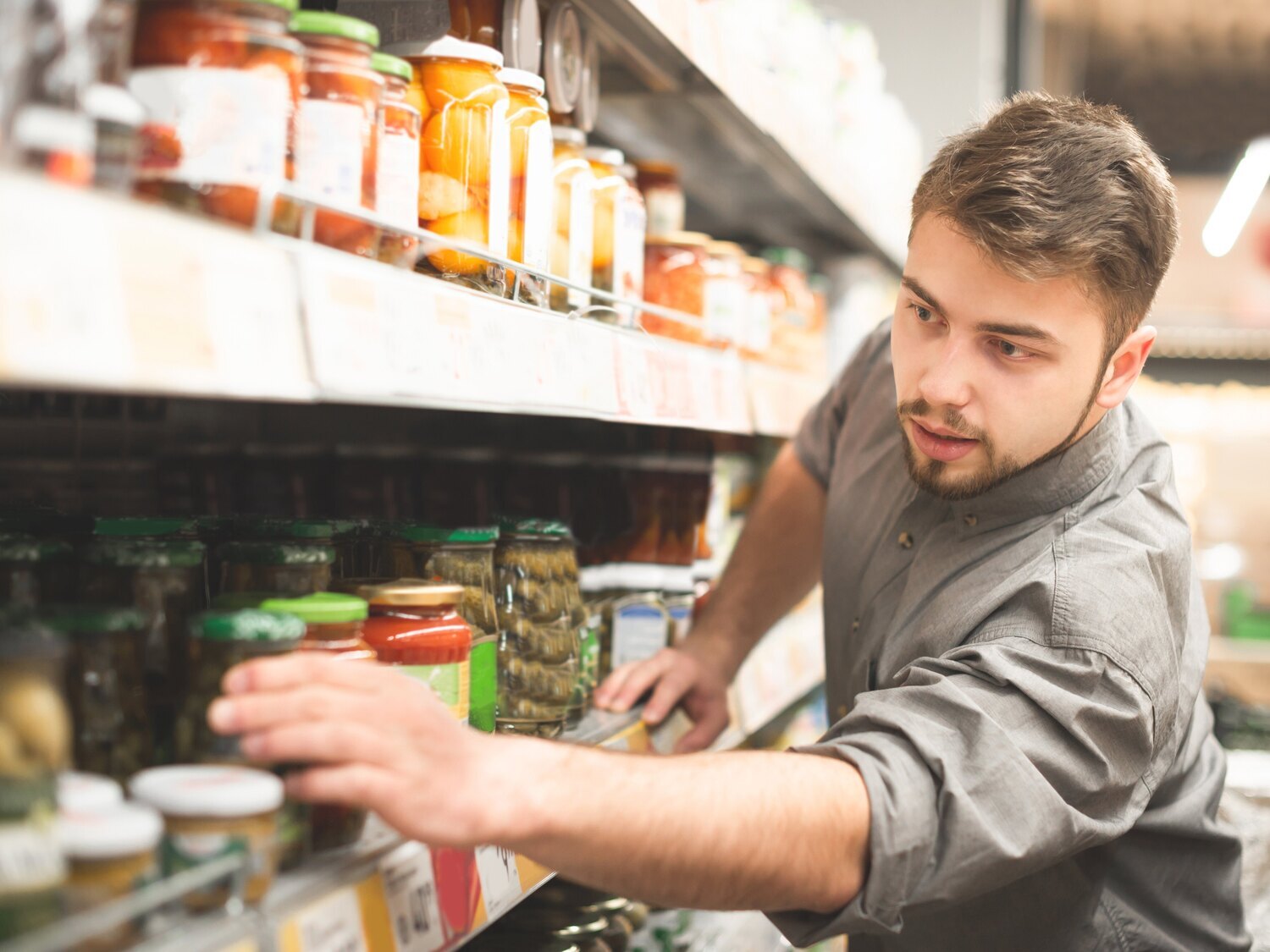 Alerta alimentaria: retiran esta popular conserva de los supermercados y piden evitar su consumo