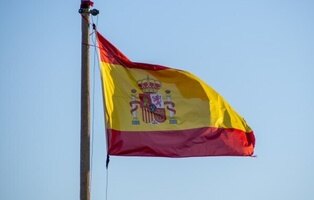 Denuncian la inflación de contratos para la instalación de banderas de España en Madrid