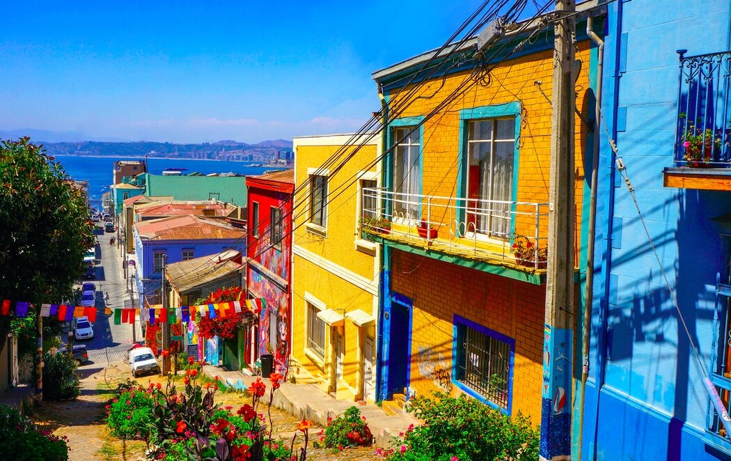 Valparaíso destaca por su colorido y desniveles