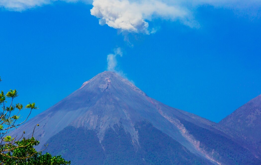 La ciudad es una de las mejor conservadas y crece junto a este volcán