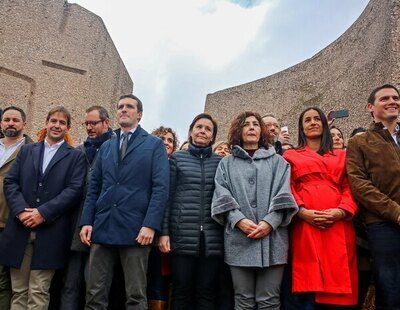 Los asistentes a la manifestación de Colón: PP, VOX y Cs, junto a grupos ultracatólicos, homófobos y franquistas