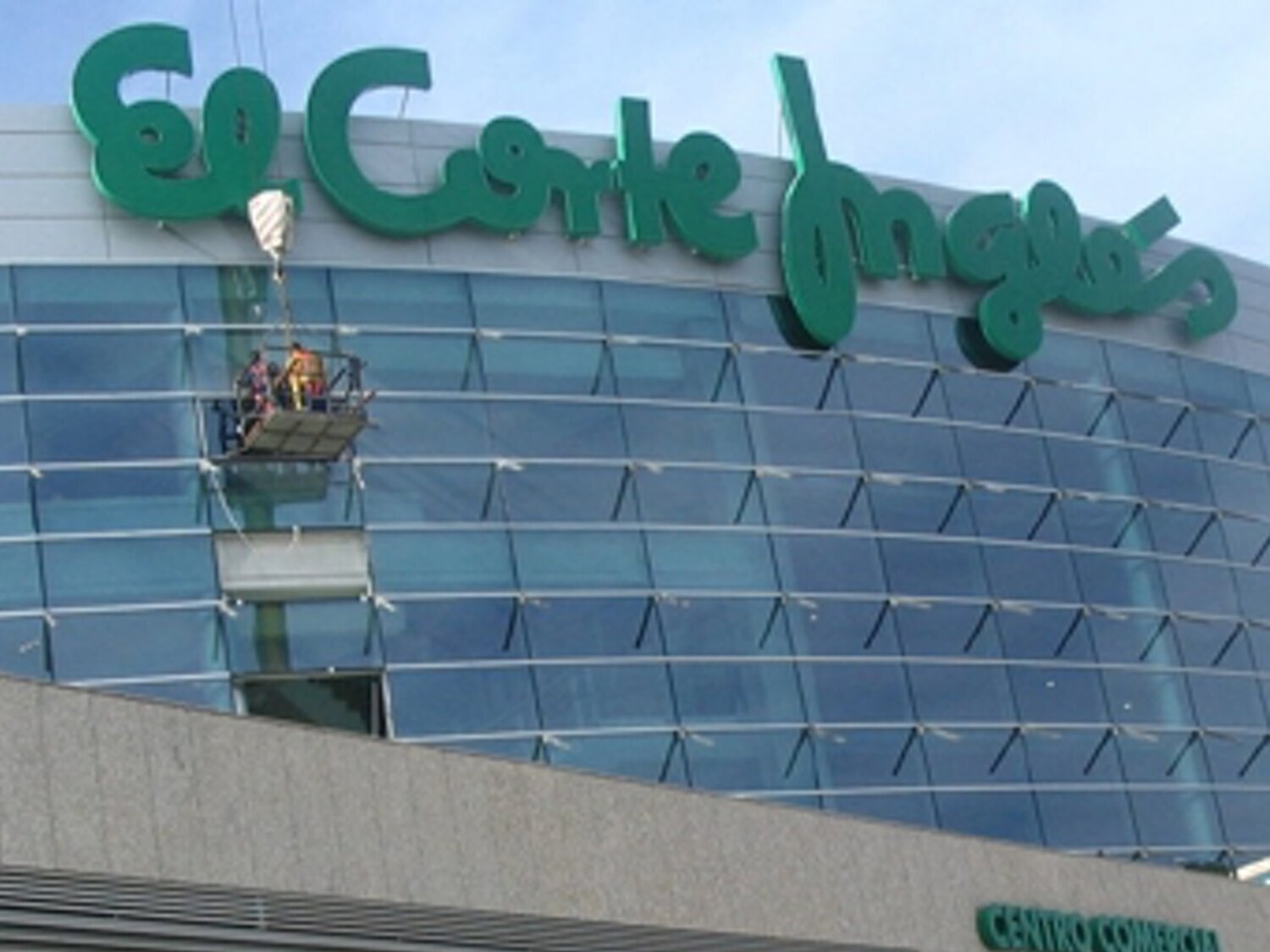 El Corte Inglés cierra este centro comercial de seis plantas que reabrirá con otro formato