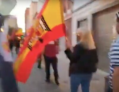 La Generalitat Valenciana multa con 8.000 euros a dos ultras por exhibir una bandera franquista