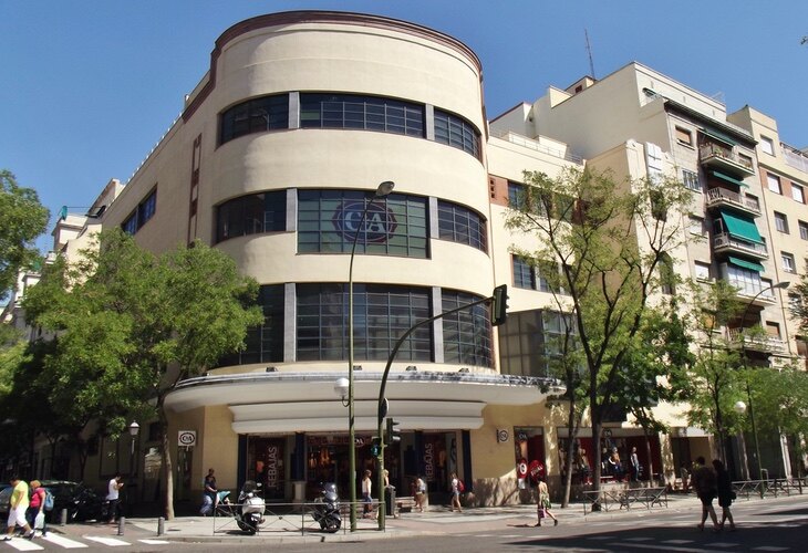 El edificio estaba ocupado por la cadena de moda C&A