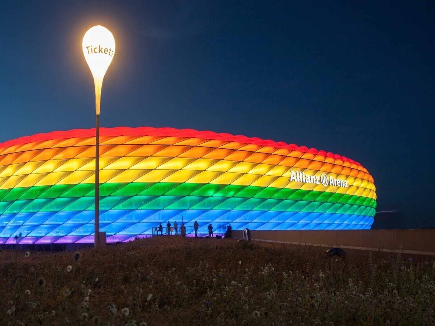 La UEFA no iluminará el Allianz Arena con la bandera LGTBI en el Alemania-Hungría y se declara "neutral"