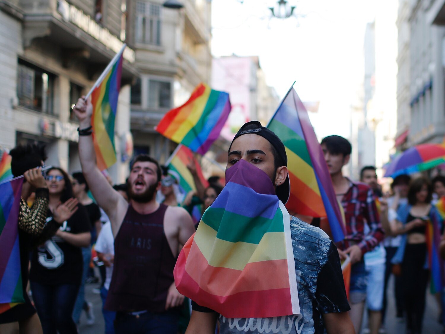Gas lacrimógeno, balas de plástico y detenciones: Turquía reprime el Orgullo LGTBI