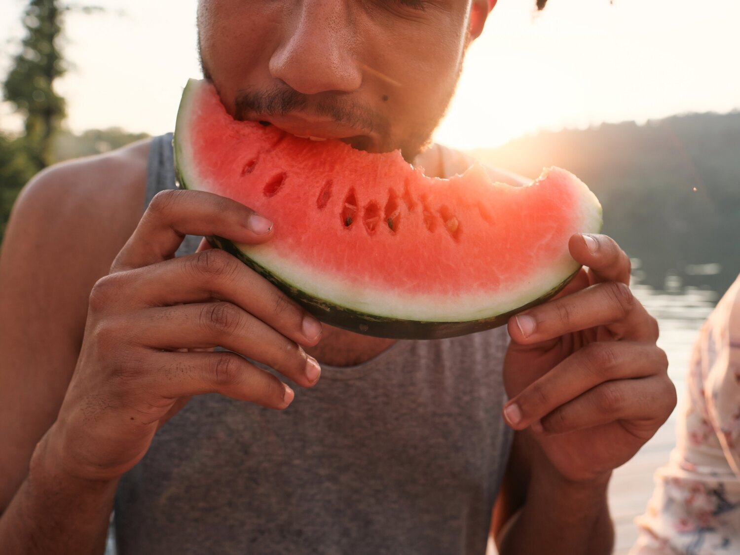 ¿Te pica la garganta o la boca cuando comes melón, sandía o calabacín? Este es el motivo médico
