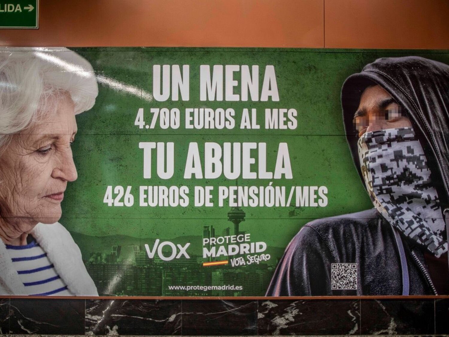 La Justicia avala el cartel de VOX contra los niños no acompañados: "Son un evidente problema social y político"