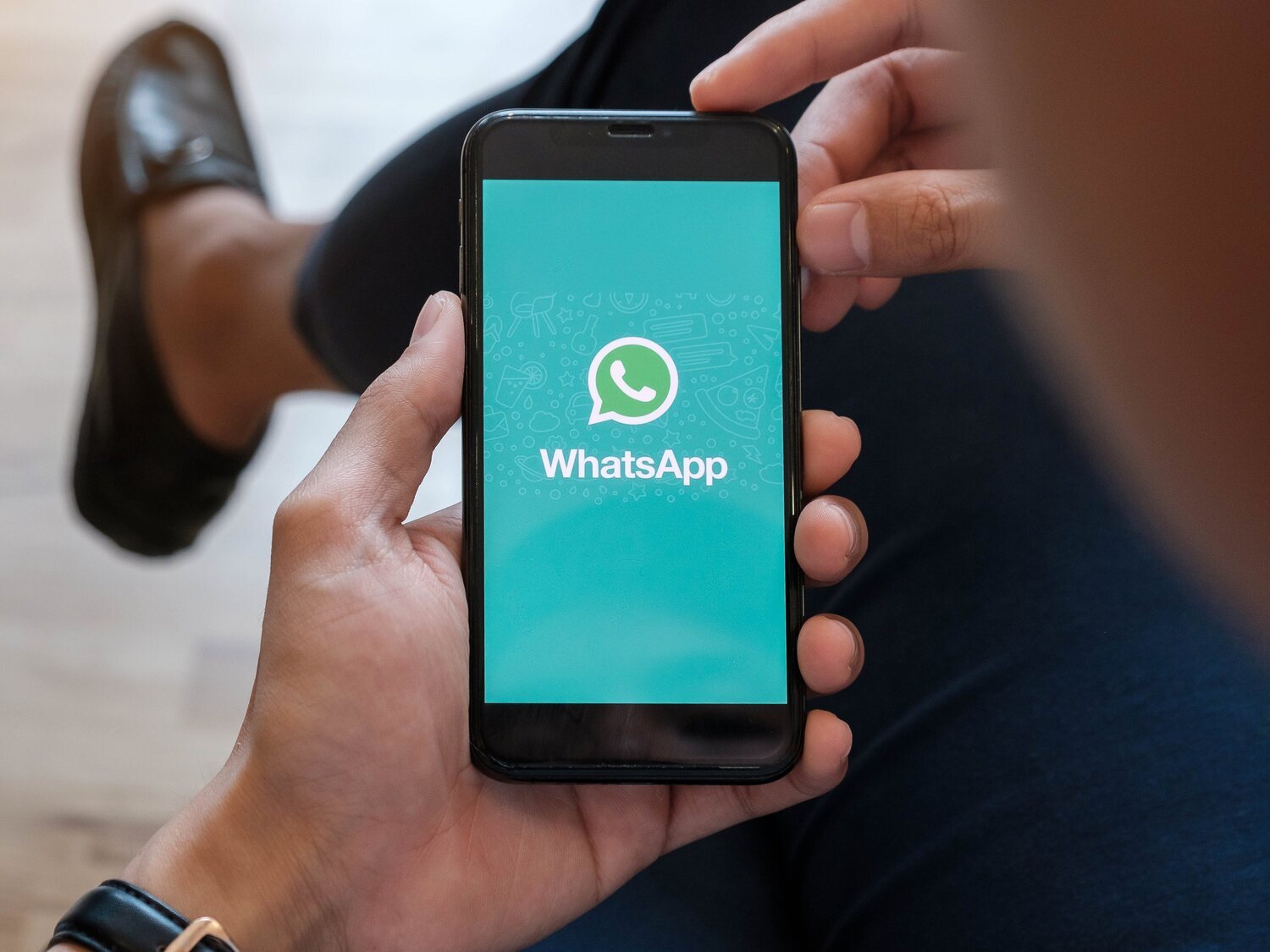 WhatsApp avisa: suspenderá tu cuenta si tienes instalada alguna de estas apps en tu móvil