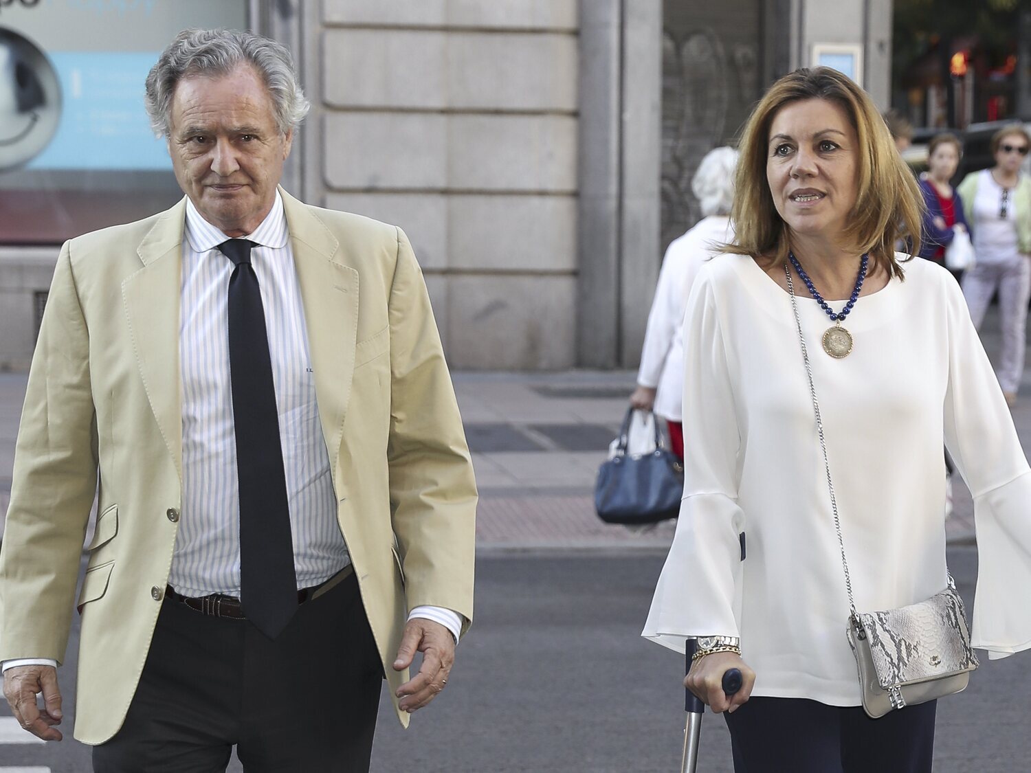 El juez cierra la investigación del caso Kitchen librando a Cospedal y su marido del banquillo