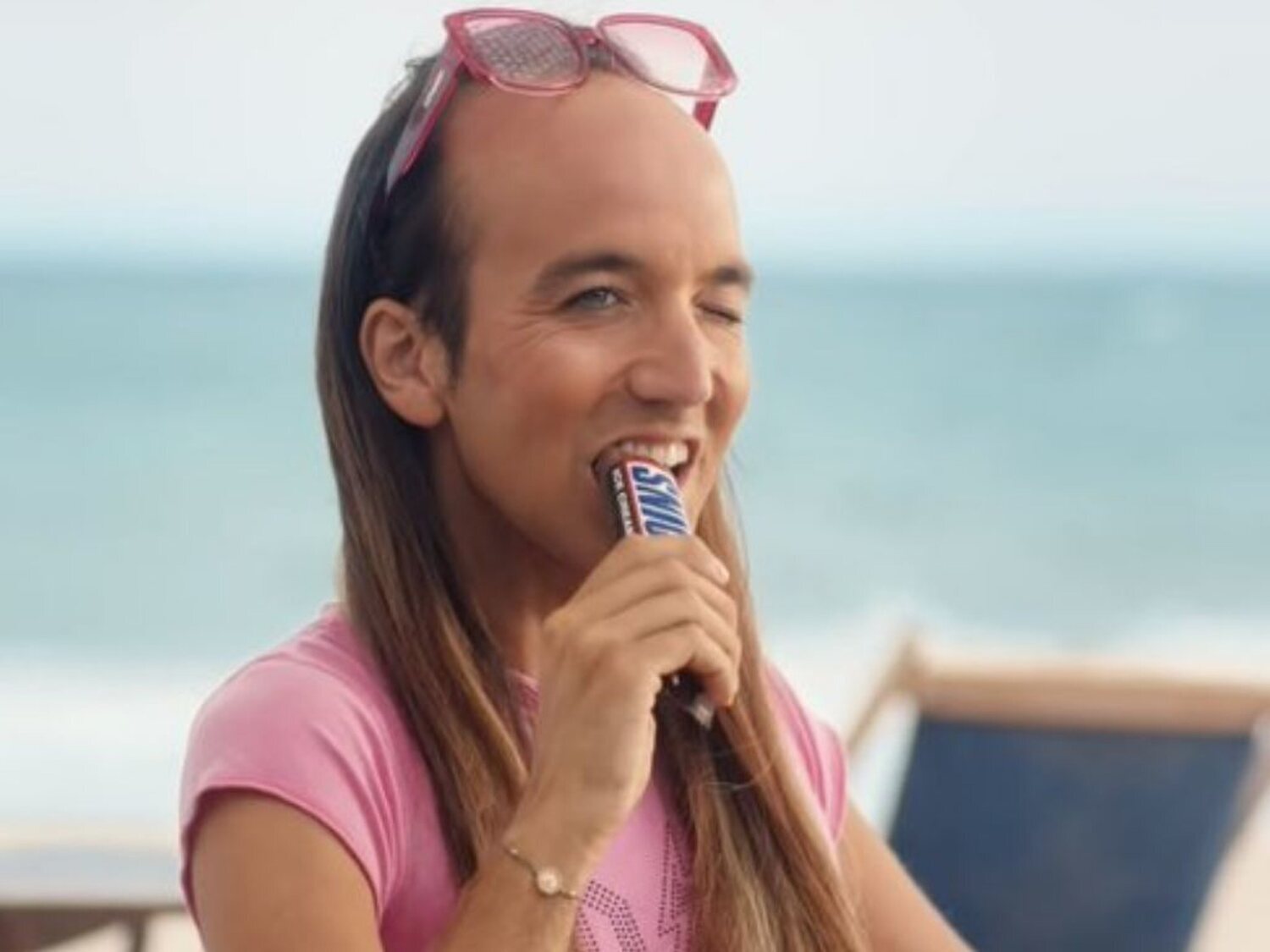 Snickers retira su campaña homófoba sin asumir responsabilidades y lo tilda de "malentendido"