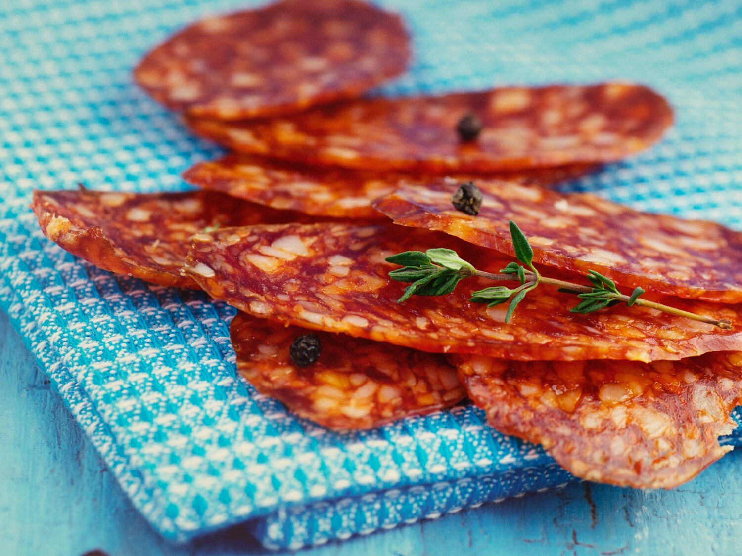 Alerta alimentaria: retiran varios lotes de embutidos del supermercado contaminados con listeria