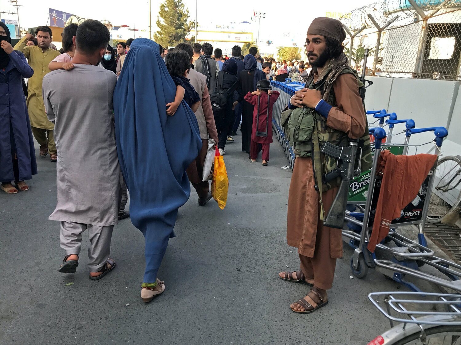Las 29 prohibiciones que los talibanes imponen a las mujeres