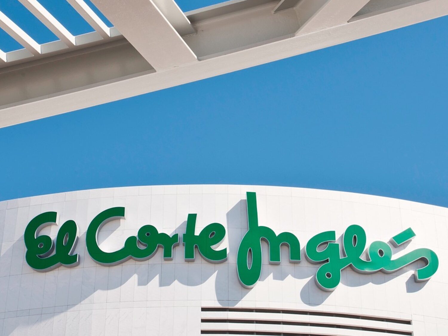 El Corte Inglés cierra definitivamente 52 tiendas de esta popular firma