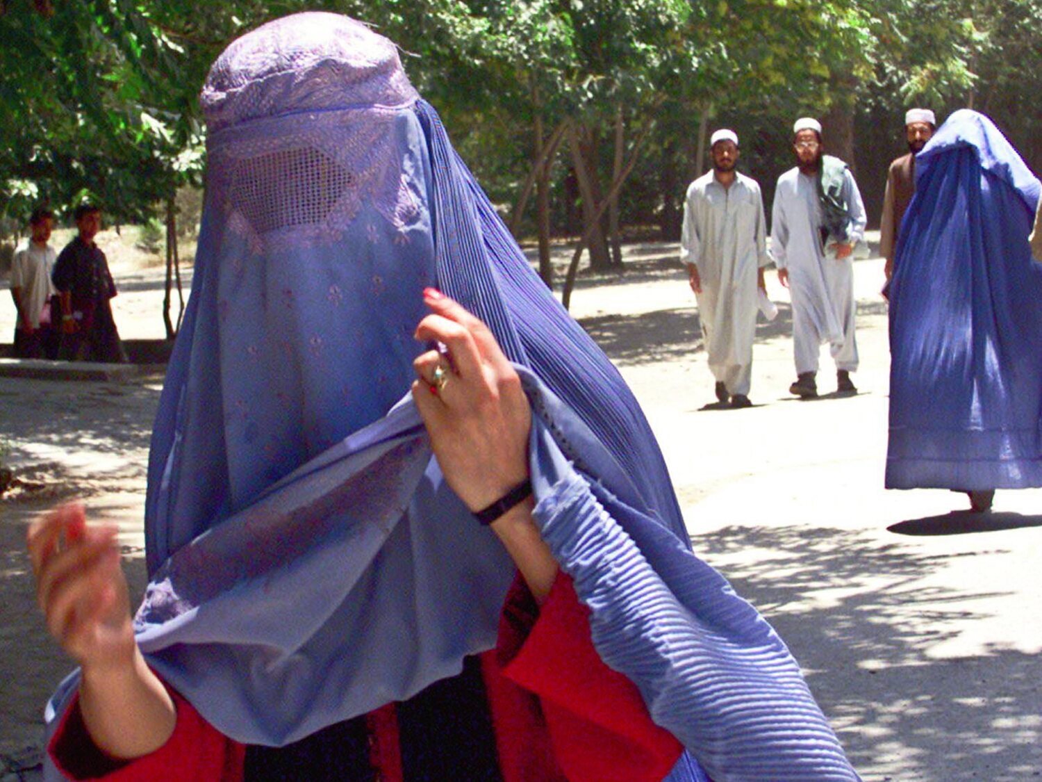 Se dispara el precio del burka en Afganistán tras la llegada de los talibanes