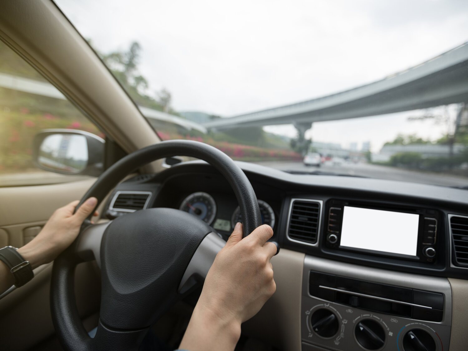 La DGT avisa: puede imponerte una multa de más de 3.000 euros si no llevas este documento en el coche